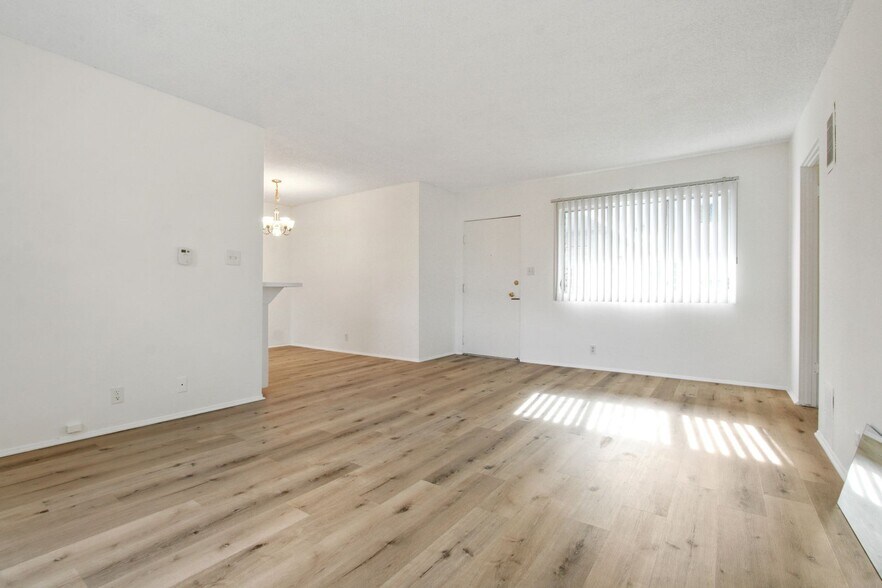 Building Photo - 744 S Windsor Blvd