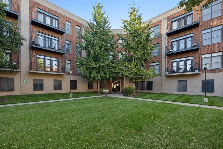 Building Photo - 817 3rd Ave N