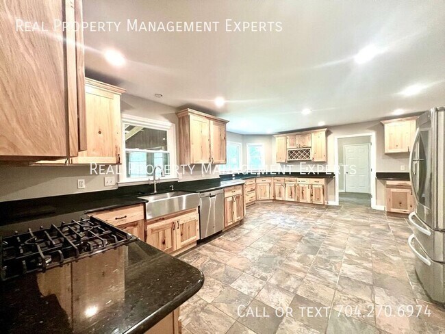 Building Photo - 9024 Highland Creek Pkwy