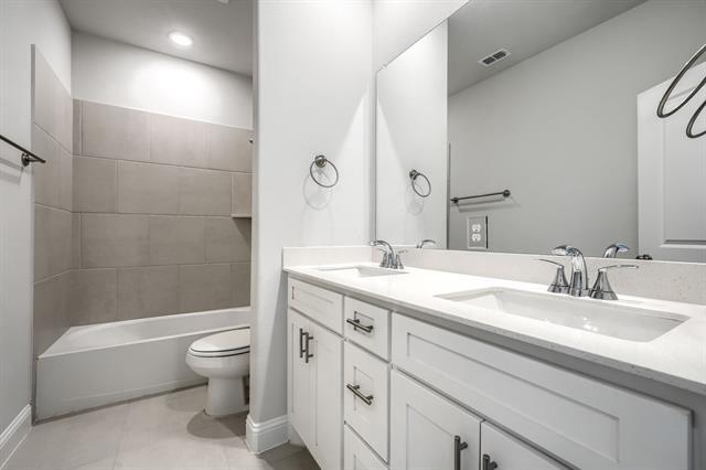 Building Photo - 724 Portina Dr