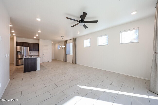 Building Photo - 14651 W Valentine St