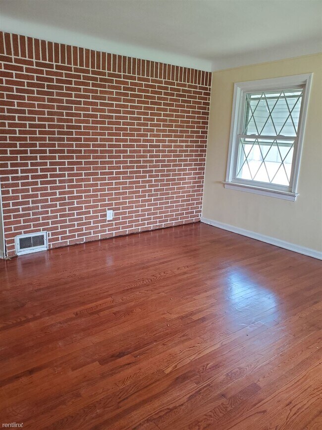 3 br, 1.5 bath House 5047 S Middlebelt Rd 5047 S Middlebelt Rd