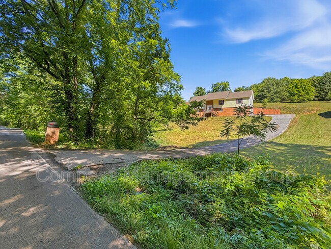 Building Photo - 1690 River Bend Rd
