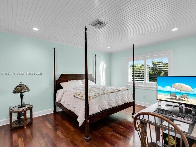Building Photo - 232 W Seaview Dr