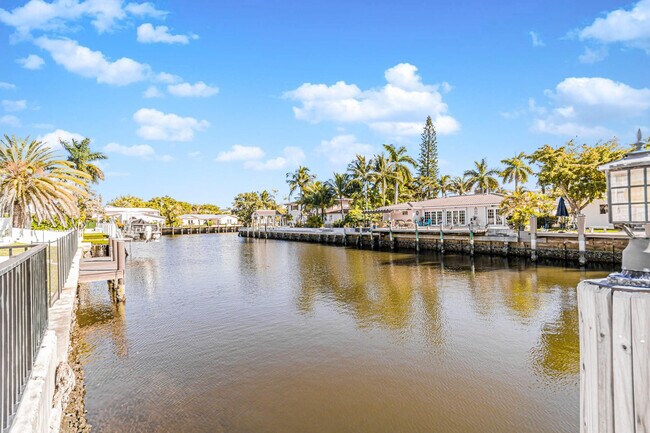 Building Photo - 2810 NE 60th St