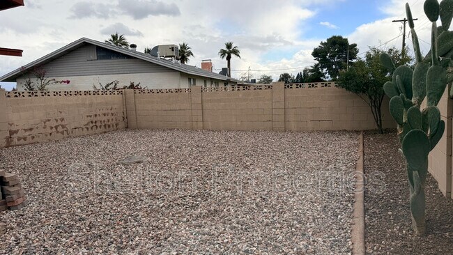 Building Photo - 523 E Malibu Dr