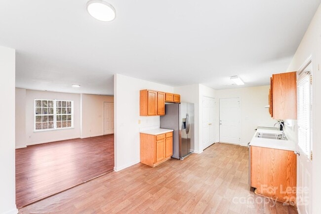 Building Photo - 814 Mt Holly-Huntersville Rd