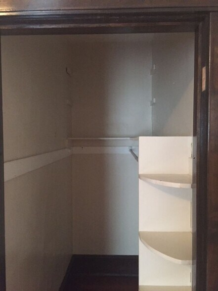 Building Photo - 627 1/2 8th Ave