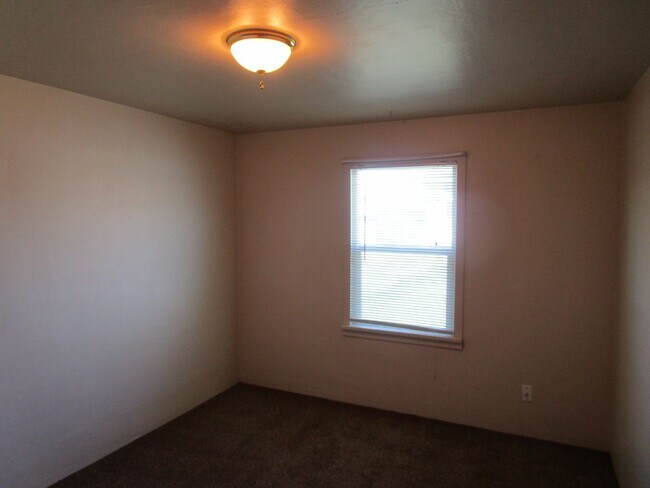 Building Photo - 0352