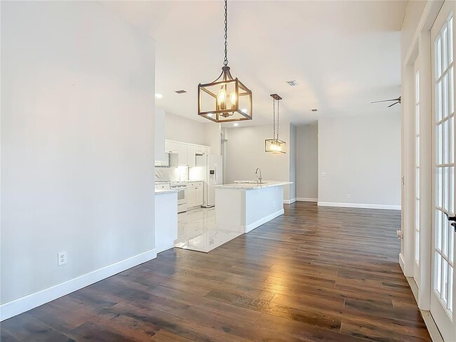 Building Photo - 6 Lionshead Dr