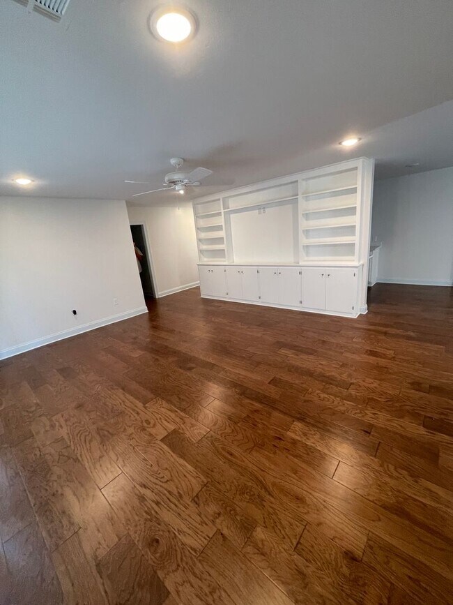 Building Photo - Newly renovated 3/2 home located in Covington