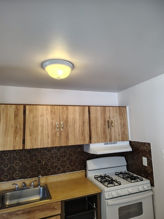 Building Photo - Beautiful and Spacious 2 Bedroom Apartment for Rent!