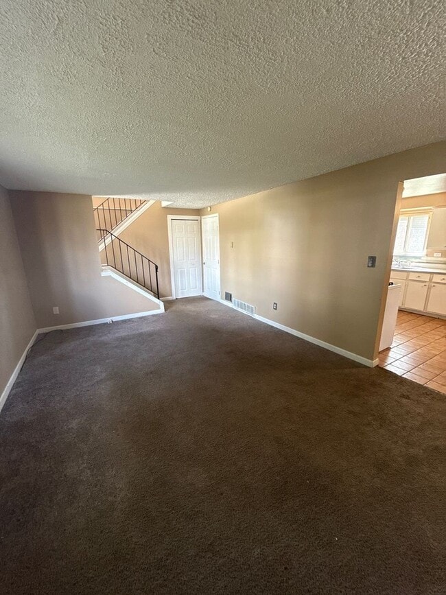 Building Photo - 4 Bedroom home in Clinton Township