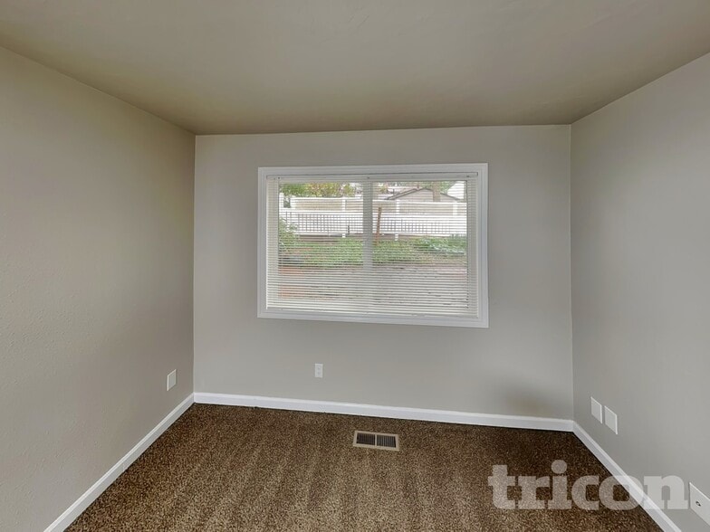 Building Photo - 1581 SW Woodland Terrace