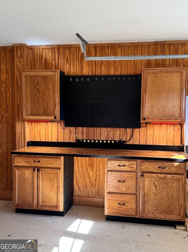 Building Photo - 102 Miller Dr