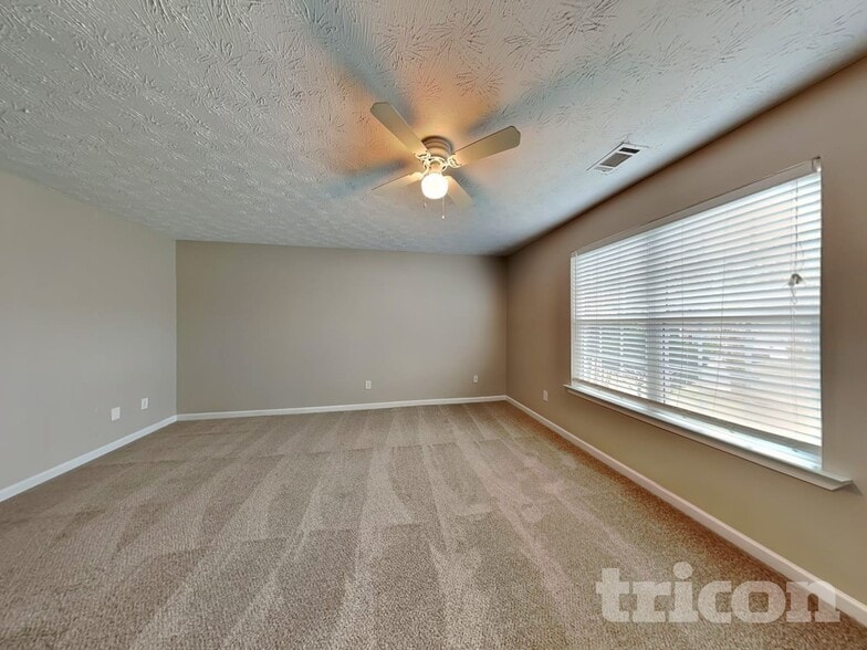 Building Photo - 254 Summit View Dr