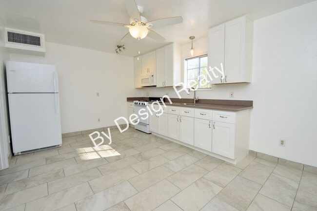 Building Photo - Catalina Foothills 1 Bed 1 Bath Stand Alone Home - Natural Desert Surroundings