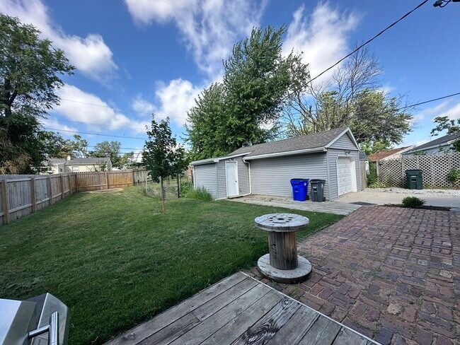 Building Photo - 2418 Wisconsin St SW