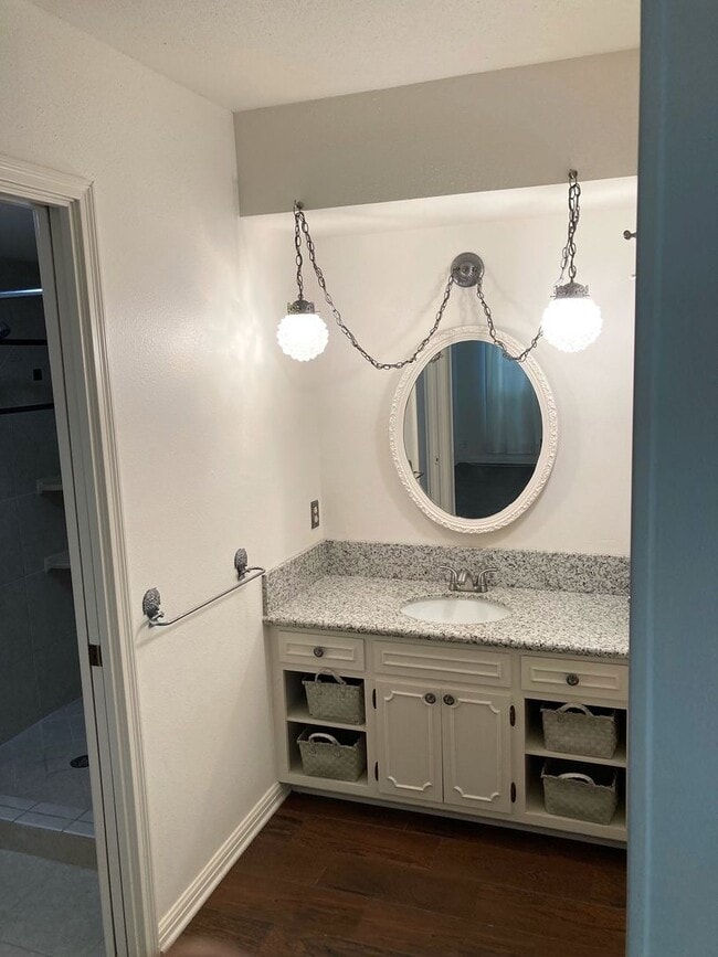 Building Photo - Maintenance free living in this updated condo