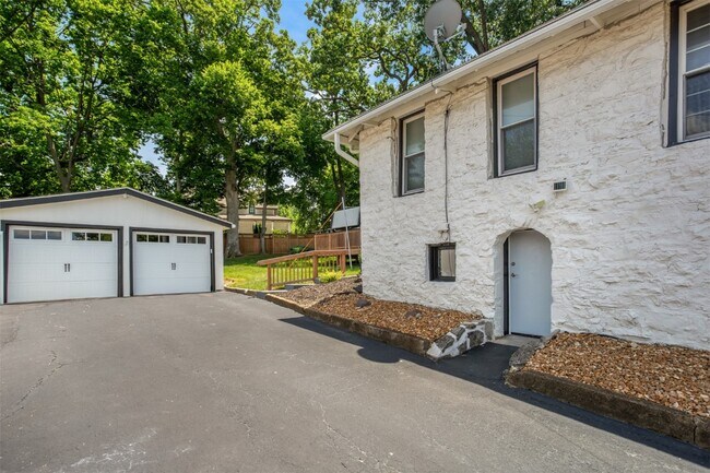 Building Photo - 354 Frieda Ave