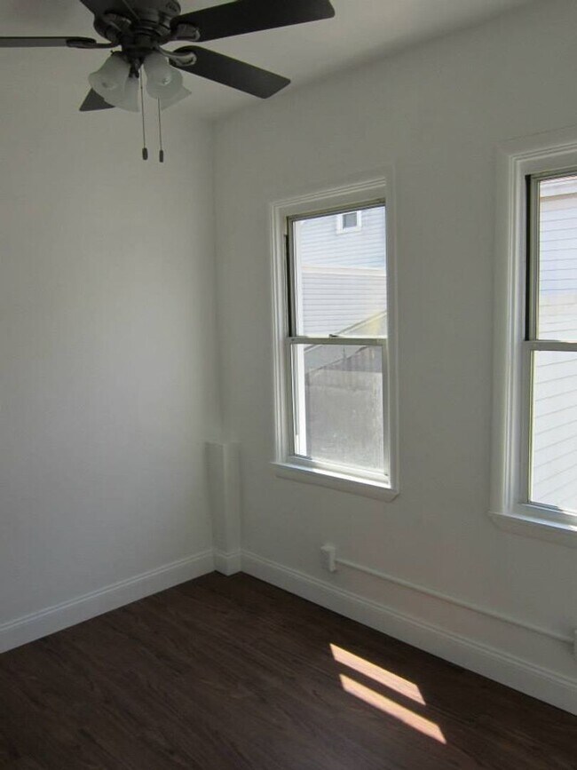 Building Photo - 159 S 18th St