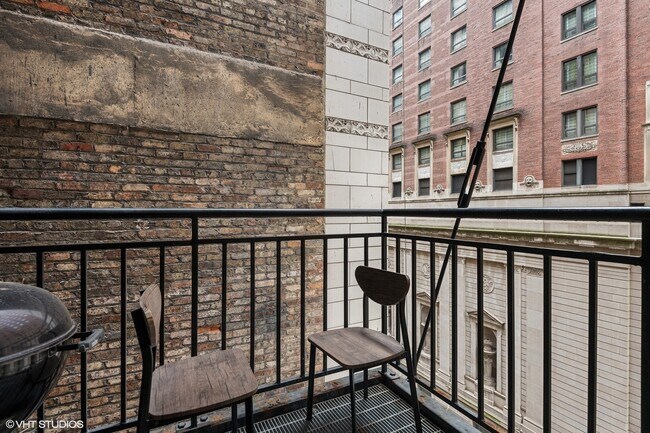 Building Photo - 6 E Monroe St