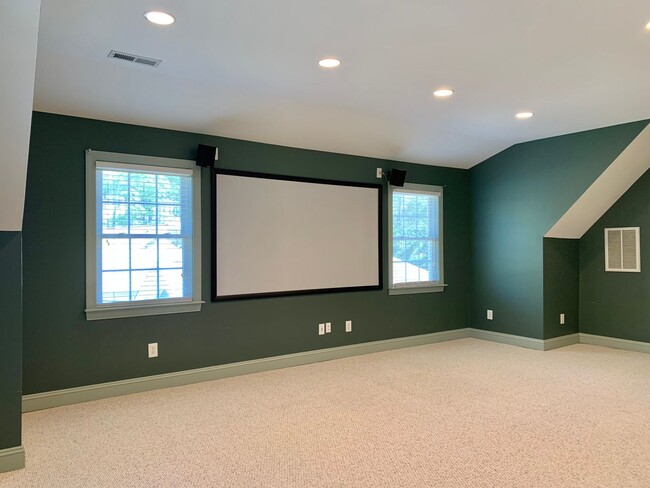 Building Photo - Great Home in Gated Community with Bonus Room!