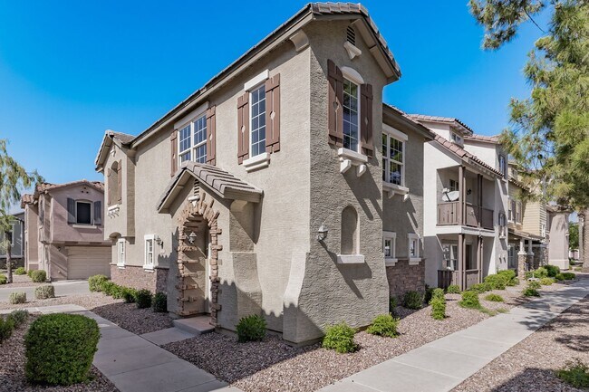 Building Photo - Newly updated townhouse with 2 car garage!