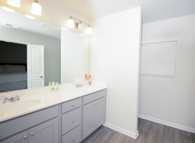 Building Photo - 2924 Ridgeview Dr SW