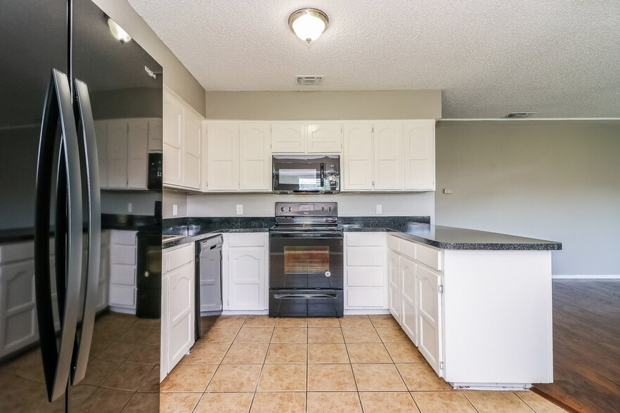 Building Photo - 7608 Meadowlark Ln N