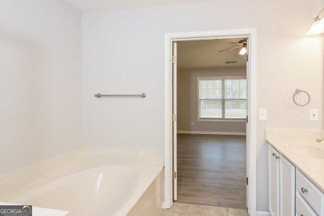 Building Photo - 121 Townview Dr