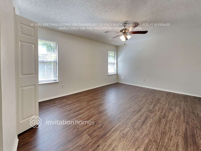Building Photo - 717 Holly Oak Dr