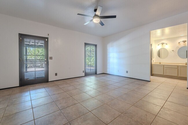 Building Photo - 8003 N Ischia Pl