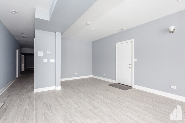 Building Photo - 5130 S Greenwood Ave
