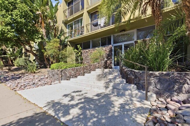 Building Photo - 2266 Grand Ave