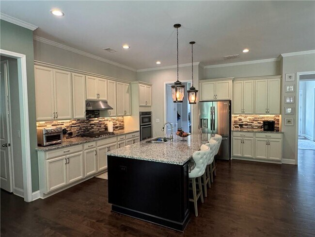 Building Photo - 512 Edgewater Dr