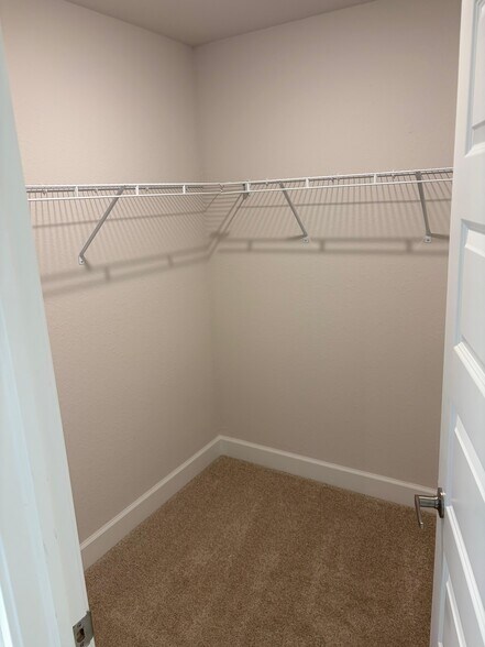 Building Photo - 855 Cumberland Rd