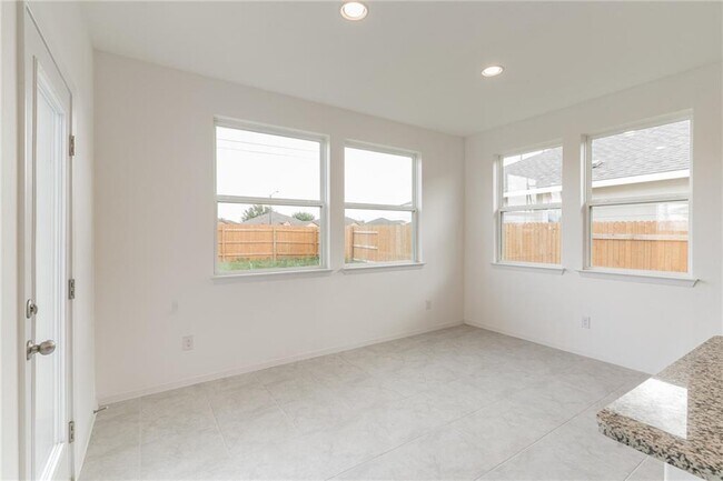 Building Photo - 233 Trailside Ln