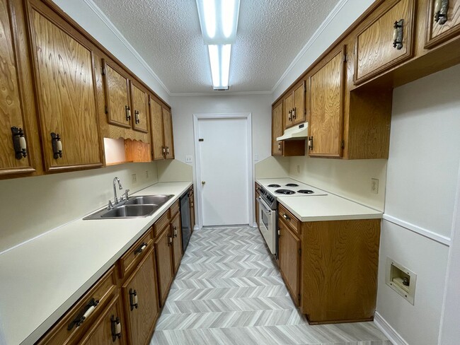 Building Photo - Brookhaven Estates Charmer!