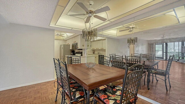 Building Photo - "Charming 2-Bed, 2-Bath Condo Oasis in Bradenton's Heart!"