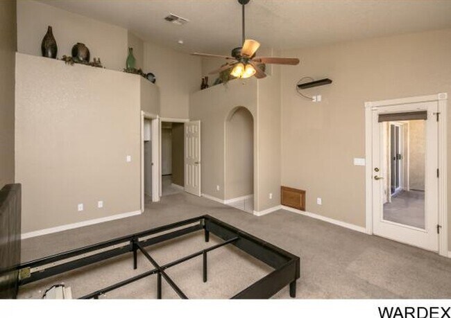 Building Photo - 4 Bedroom House Across from Golf Course!