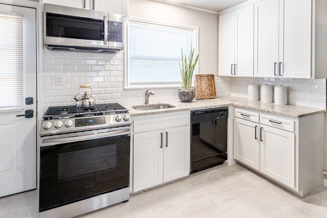 Primary Photo - Everly Apartments on Cherry Street