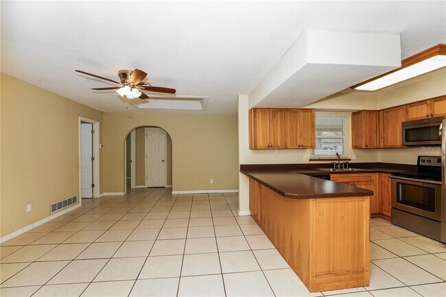 Building Photo - 208 Brittany Ave
