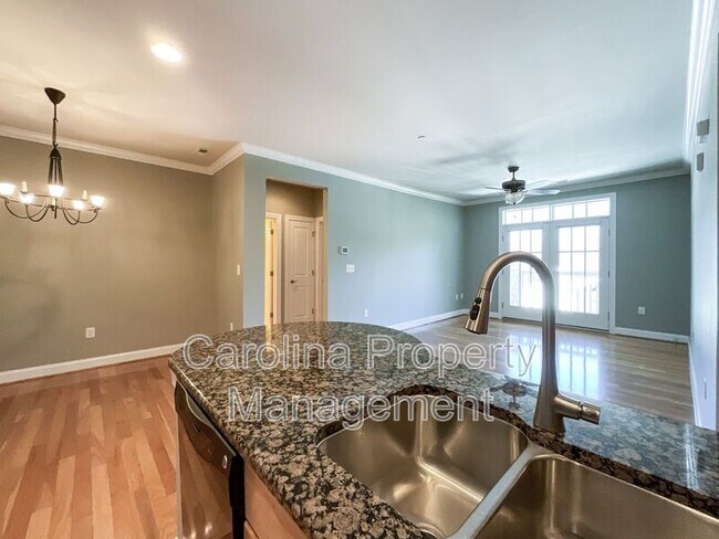 Building Photo - 518 Clarice Ave