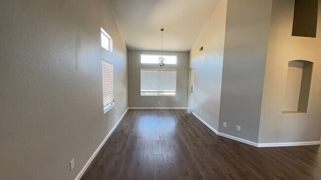 Building Photo - 28870 Somme Ct