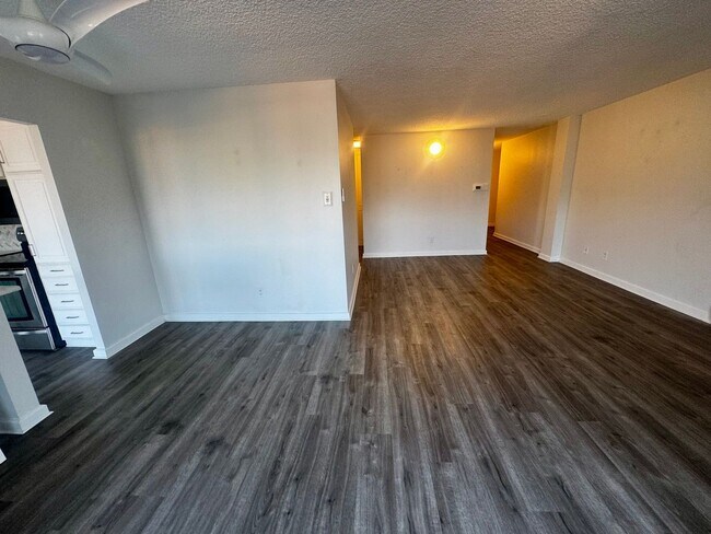 Building Photo - 900 Saturn Dr