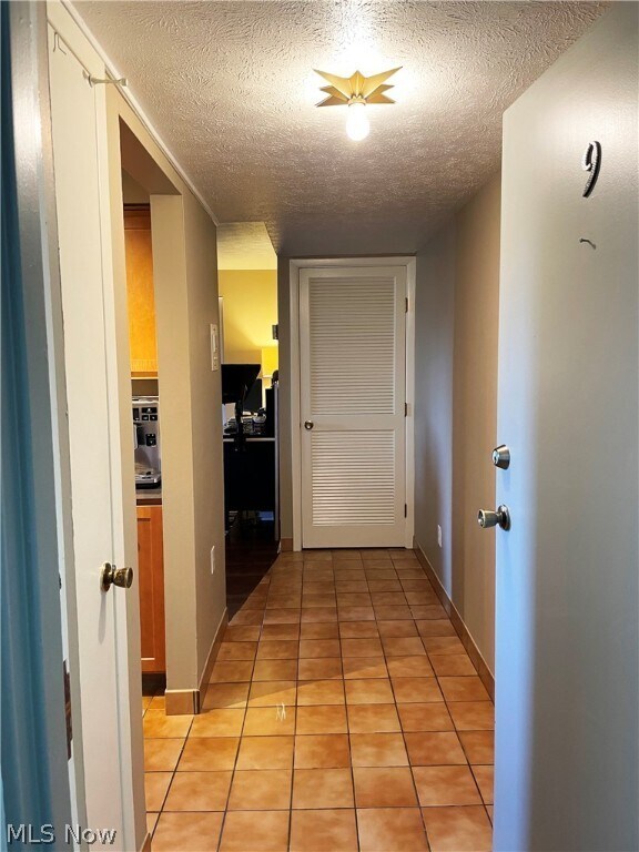 Building Photo - 22071 River Oaks Dr
