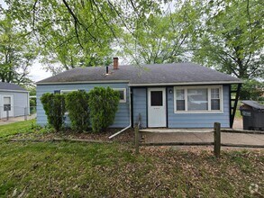 Building Photo - 3 Bedroom House