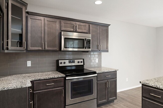 Building Photo - 662 S Long Dr