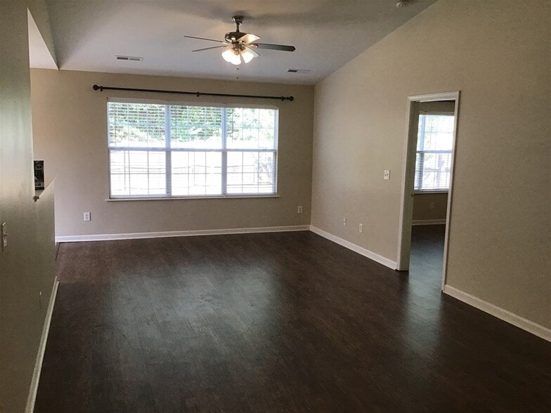 Building Photo - 3028 Misty Ridge Ln